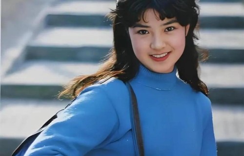 65岁任冶湘近况曝光！巅峰时期因病无奈退圈，嫁圈外丈夫婚姻幸福