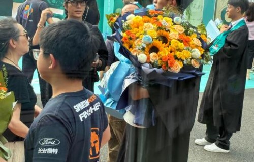 陈坤低调现身侄子毕业礼，侄子身高颜值引热议|高中毕业典礼|毕业典礼|动画|儿子|重庆