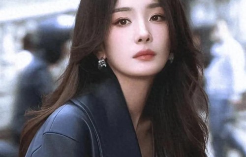 红气养人没说错，肖战早期平平无奇，杨幂认不出，曾毅看着不好惹