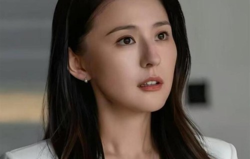 热依扎退圈后被爆疑怀二胎！大女儿已六岁，未婚生子生父成谜