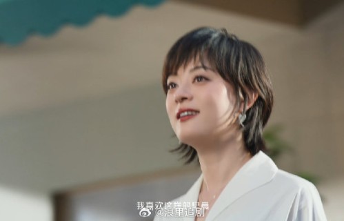 三里屯偶遇孙俪：素颜吃15元炸酱面无助理