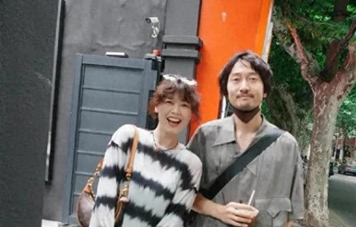 41岁王传君在上海街头被偶遇，胡须也没刮，看起来好油腻啊！ ​​​
