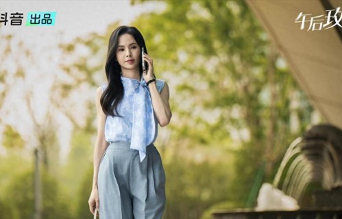 59岁李若彤复出真相：十年情路坎坷后，她靠一部短剧完成人生翻盘 