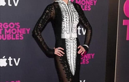 58岁离婚，她不仅没垮掉，反而在18个月内狂接9部戏，新恋情更是轰动全网！