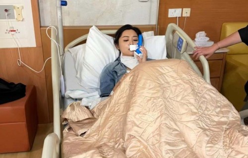 突发！香港知名演员拍戏意外受伤，嘴部缝合50多针已全面停工