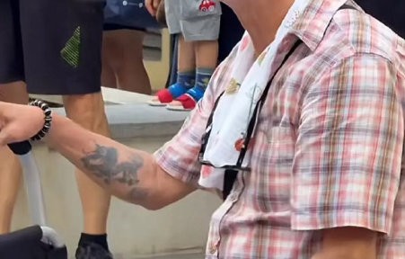 80岁影帝狄龙高温拍戏满头白发，曾晕倒中暑仍拒退休|姜文|谭俊彦|王宝强|新剧|咏春