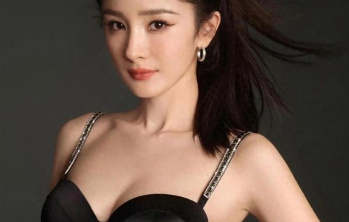 杨幂维密内衣写真大片，顶级的衣架子 无愧为性感女神 身材确实是好