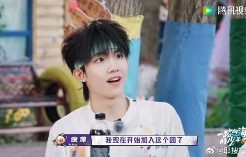 倪萍和李飞作为飞行嘉宾和少年们有哪些有趣互动？