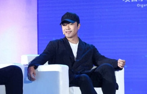 硬刚资本！这一次，我要为陈思诚起立鼓掌