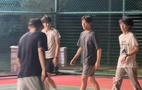 王安宇在小县城打篮球被偶遇时状态如何？