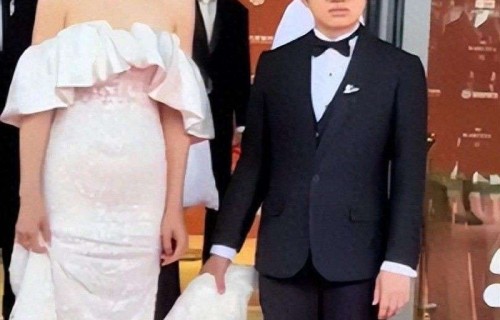 曼谷遇明星，王祖蓝蒜头鼻头大身小显邋遢，李亚男十指紧扣好甜蜜