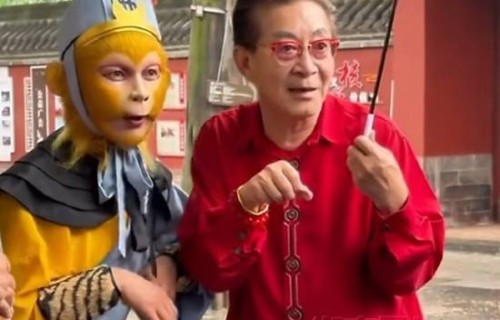 六小龄童再现美猴王绝世眼神 点拨网红美猴王演戏