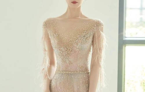 国色天香陈瑶：翩若惊鸿，婉若游龙。荣耀秋菊，华茂春松！