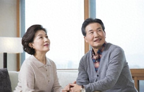 她又开始在厨房里念叨了