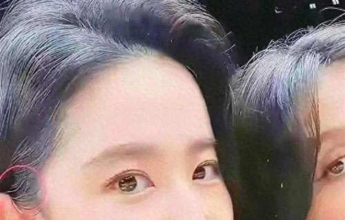 40岁的刘亦菲 ，鬓角白发明显，她不染发，坦然面对衰老