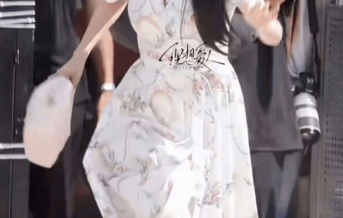 王楚然意外绊倒反成出圈神图，剧里剧外美貌与实力双开花_镜头_瞬间_剧中