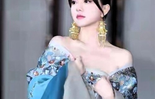 21岁碾压王菲创下日榜纪录，坐拥亿万身家躺平娱乐圈，内圈谁人比