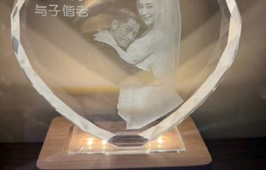 郭富城和方媛的婚姻模式如何改变了公众对明星婚姻的刻板印象？