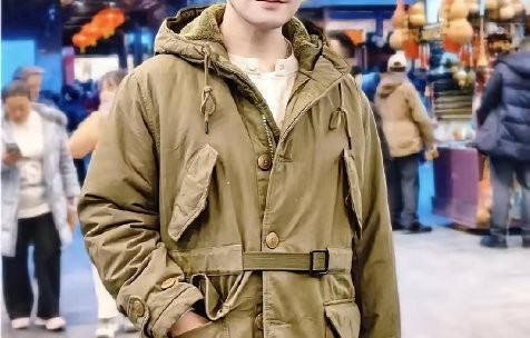 网友是如何对比分析“烧饼帅哥”和严屹宽在五官样貌上的异同的？