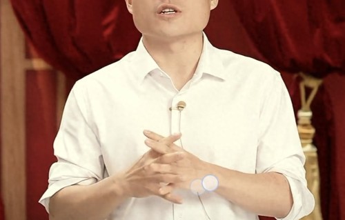 低调爆发！董宇辉连曝四大喜讯，双基地全开，官宣两大实力新主播 