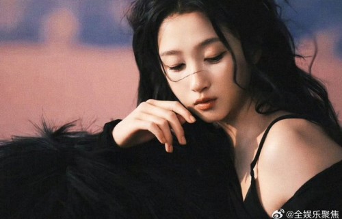 杨单为关晓彤打造暮色霞光妆