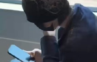 李权哲高铁占座时为何全程蒙面沉默？