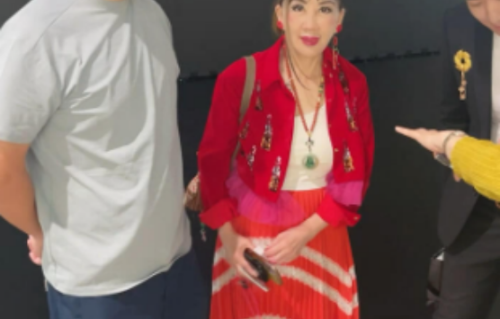 中国“第一美妇”虚报年龄选美，28年不近男色，曾获美国总统接见