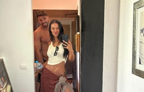 女大三抱金砖，鲁本-迪亚斯和女友一同在葡萄牙度过假期