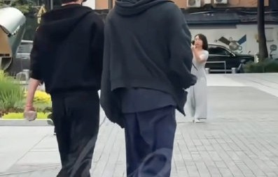三里屯偶遇丁程鑫，身旁神秘友人被疑马嘉祺