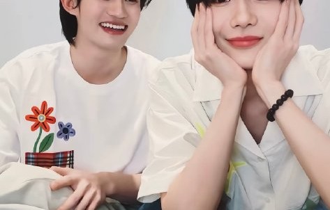 粉丝们如何评价云旗和郝熠然在排练中的互动与合作模式？|云熠星河|舞蹈|舞台|共生|塞那