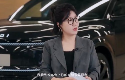网友对易立竞的提问风格怎么看？