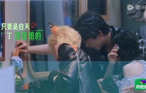 丁程鑫在节目中饰演的狐狸角色有什么特点？