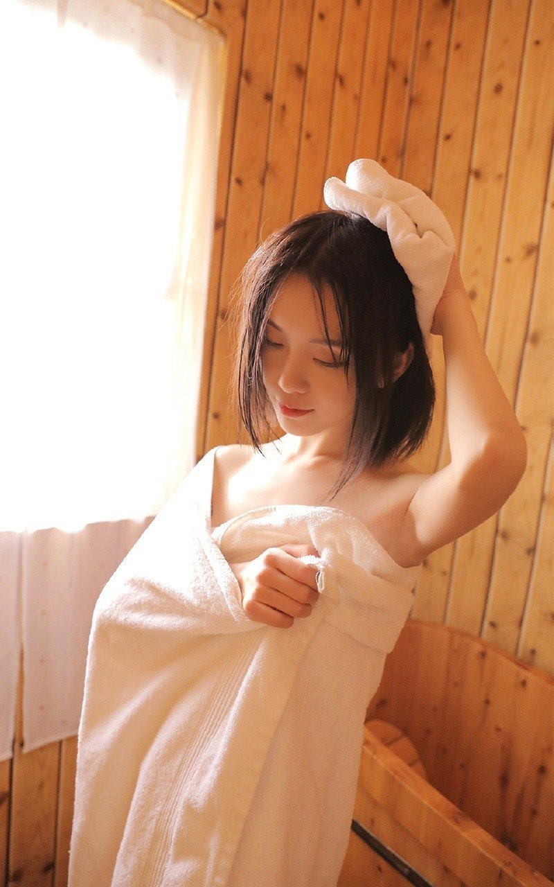 张凌赫拍了《逐玉》,怎么带火了何润东?