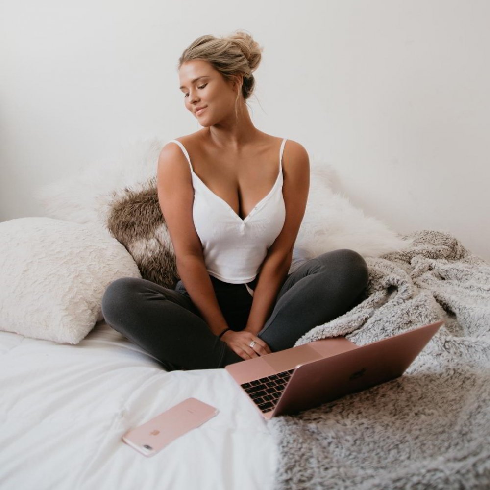 王俊凯的大写习惯如何成为其新歌宣传的重要互动标签？|粉丝|偶像|祖师爷|情感|细节