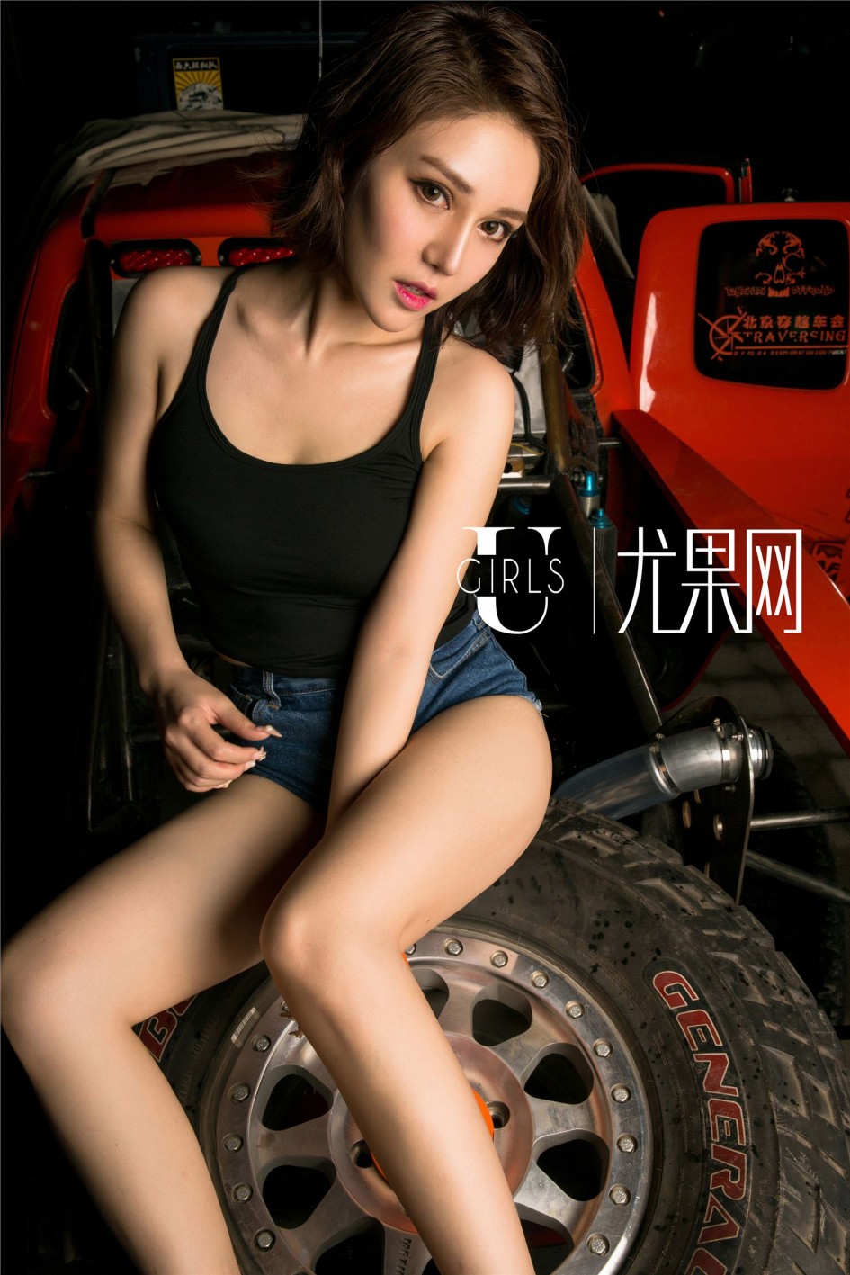 任重孙骁骁夫妇牵手老友俞灏明聚餐，温情画面背后隐藏的儿童椅引猜想