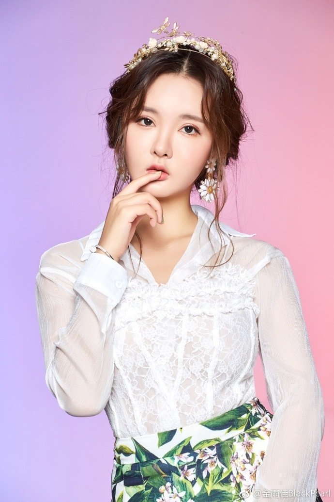 为什么姚琛的‘雪地代写服务’会被粉丝幽默‘避雷’？