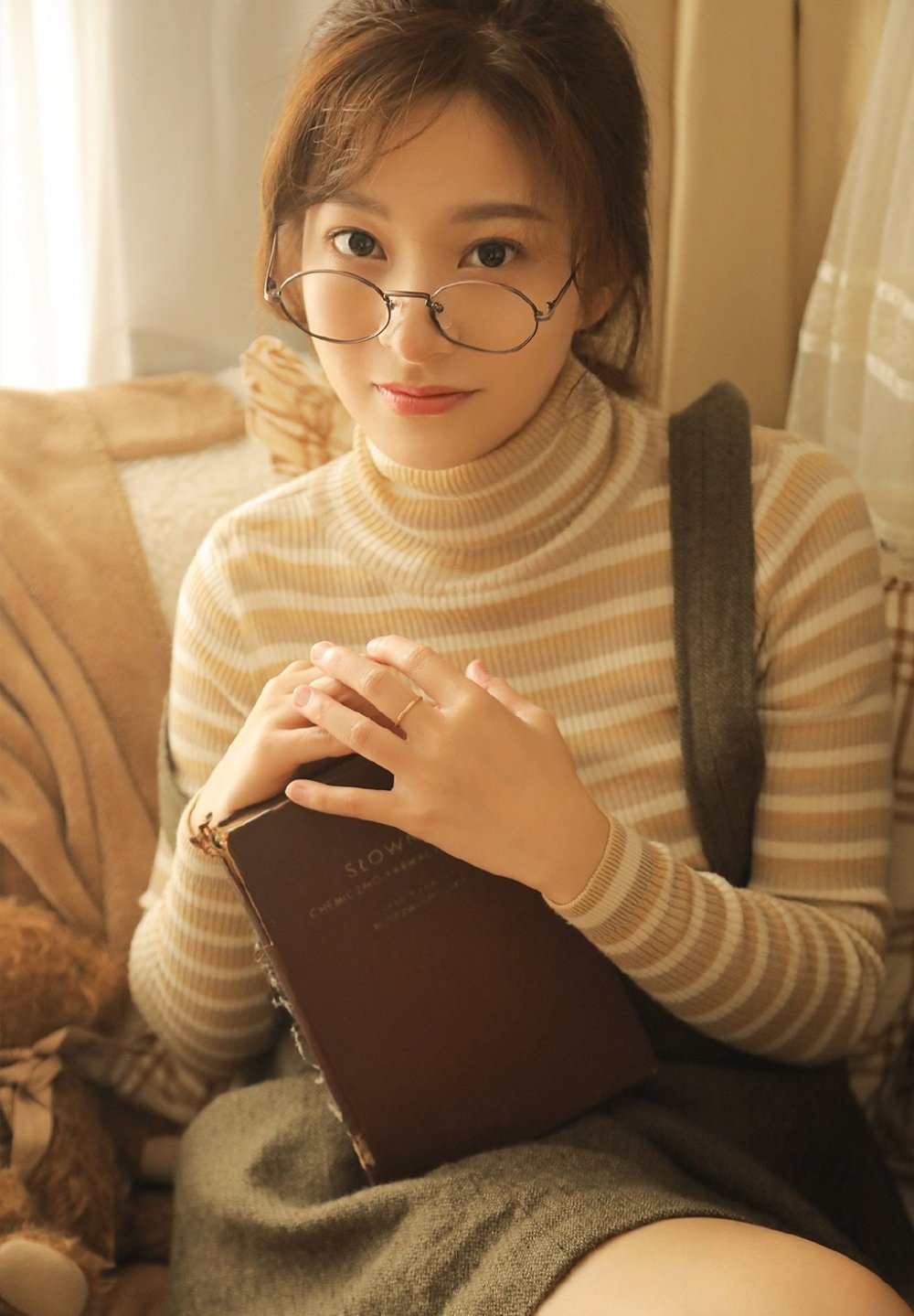 宋佳新片扮演身患绝症的火化师，网友：海报给我整哭了