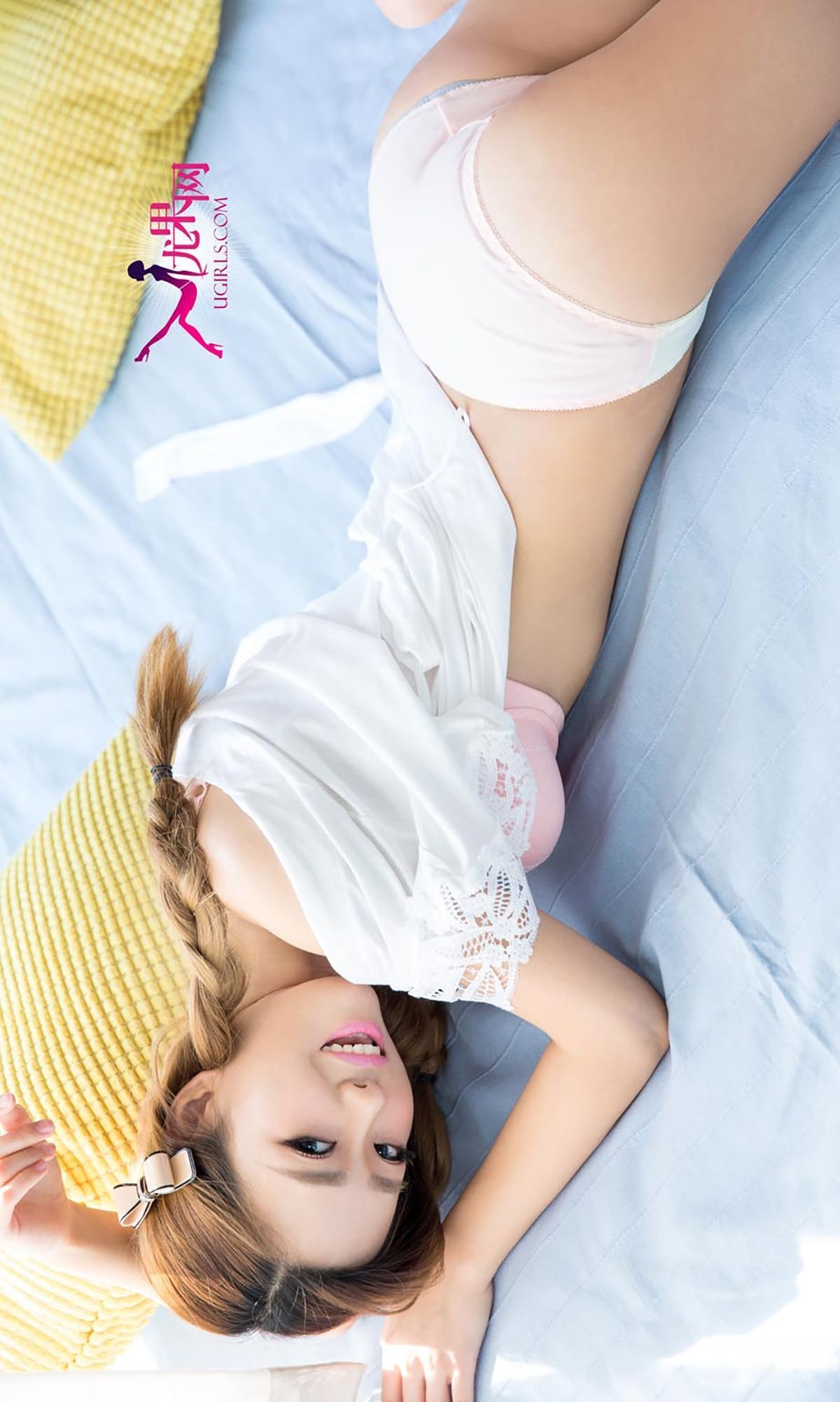 任重孙骁骁夫妇牵手老友俞灏明聚餐，温情画面背后隐藏的儿童椅引猜想