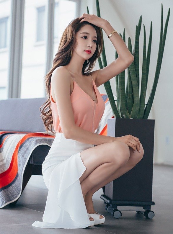 新人演员娜一是如何评价倪妮在片场对她的照顾的？