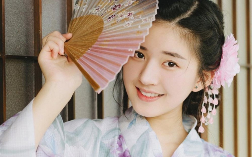 杨紫《玉兰花开君再来》路透！旗袍造型被赞贵气，搭档欧豪引热议