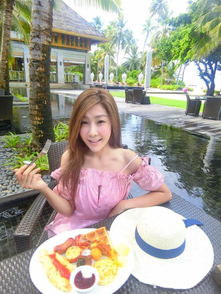 阚清子的现任老公从事什么职业，两人是如何相识的？