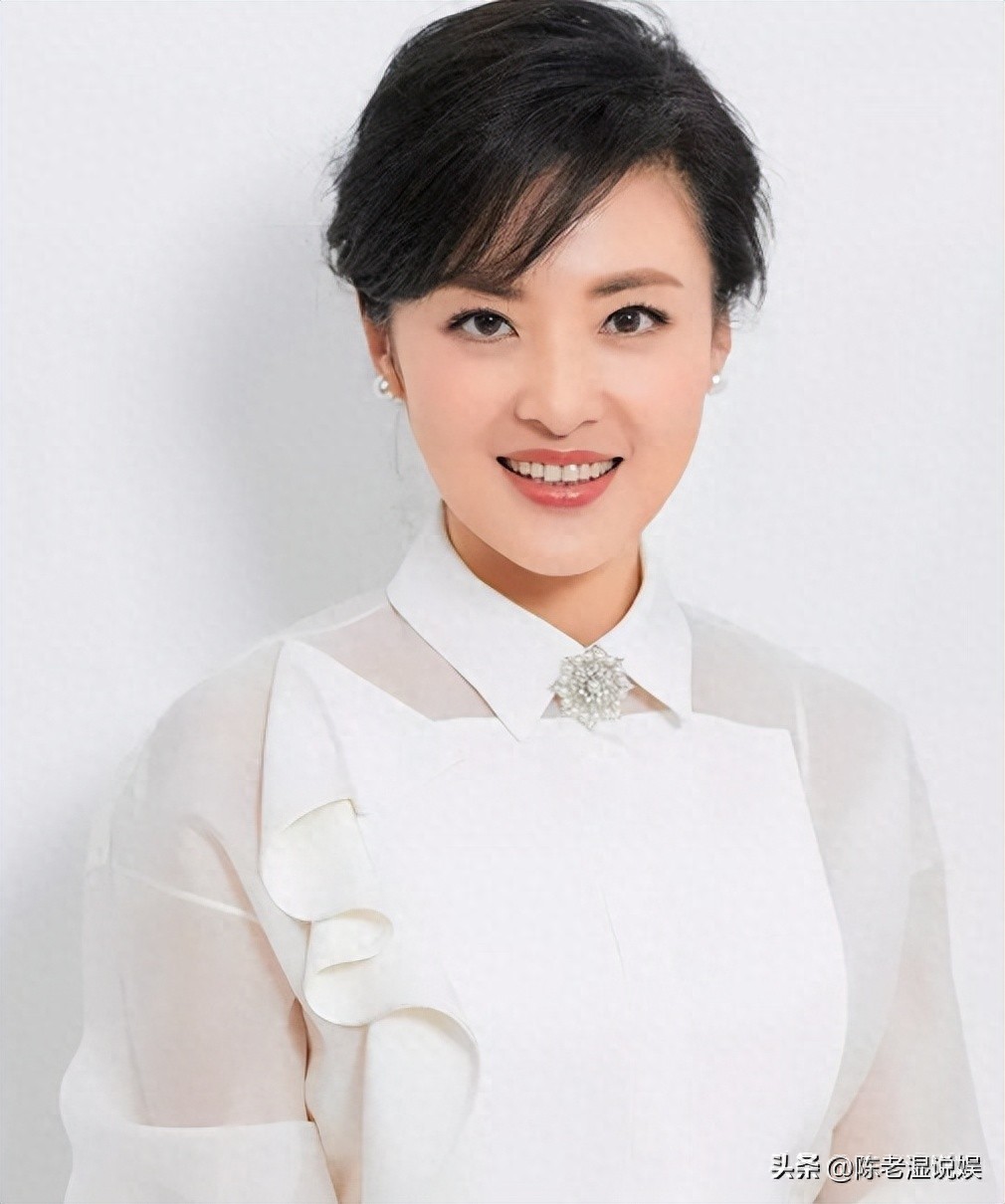 她“抛弃”前夫，转头嫁给了百亿富豪，从央视辞职后转型当演员！ 