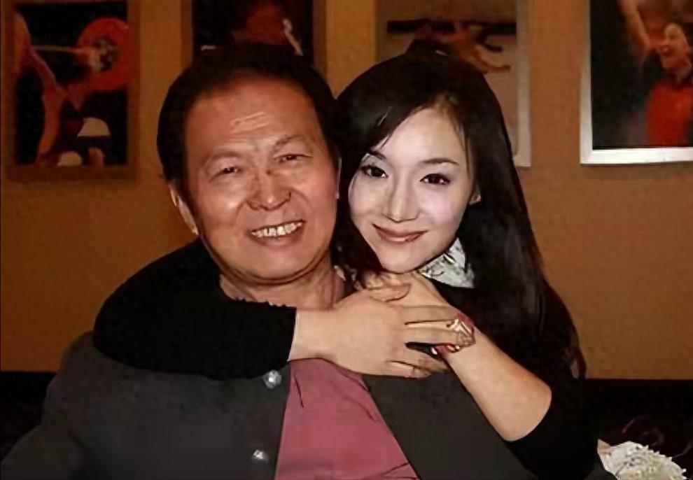 陪玩陪睡根本不够！认干爹、合同纠纷，何炅、刘亦菲也被牵连 