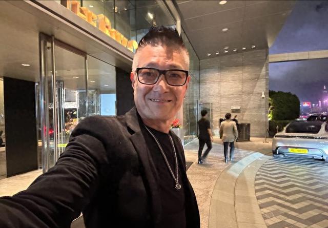 卢惠光67岁生日与林国斌相聚，62岁张耀扬也在，满头银发身材健硕 