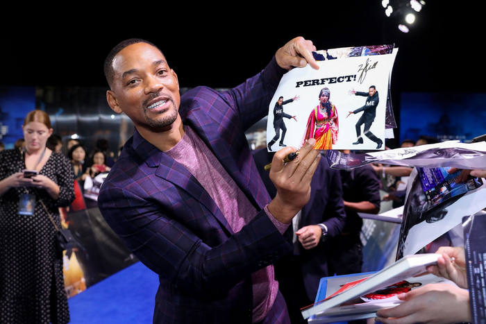 威尔·史密斯为粉丝签名