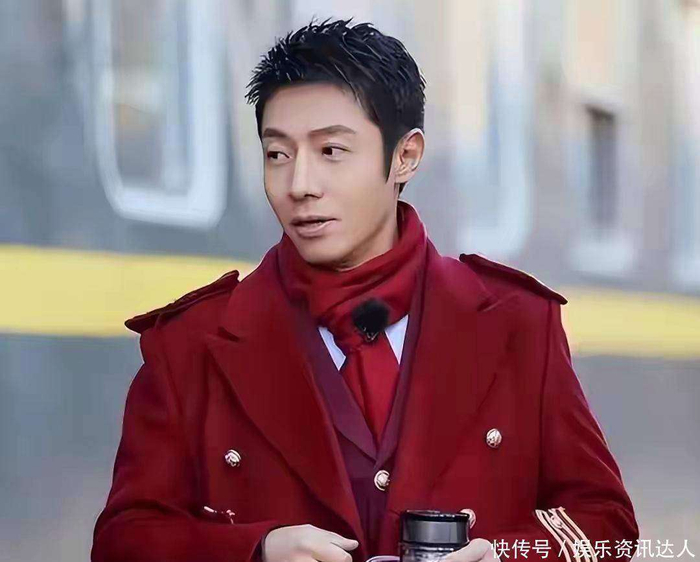  五十载春秋，褪去青涩，收获从容，这便是五十岁最动人的意义。你觉得撒贝宁最圈粉的地方，是台上的幽默，还是台下的烟火气？评论区聊聊吧。