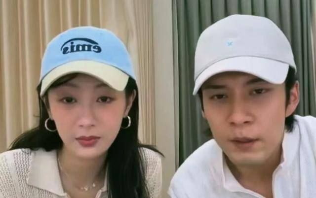归根结底，这场直播之所以能火，完全在于杨紫和韩东君的真实互动。没有刻意剧本，没有尴尬的营业桥段，杨紫不懂梗就直白提问，不端明星架子；韩东君顺势接梗，自然又默契。正是这种轻松有趣的氛围，最能打动观众。在网红梗满天飞的网络时代，杨紫的不懂反而显得格外珍贵，这份不迎合、不伪装的纯真，正是她圈粉无数的关键。而韩东君能够精准接住剧粉的梗，也体现出他对粉丝的用心，两人的互动满是真诚与温暖。 总的来说，杨紫直播被韩东君套路、呆萌追问落地签的名场面，不仅笑点满满，更让大家看到了明星私下真实可爱的一面。没有刻意炒作，没有复杂套路，简单而纯粹的互动最打动人心。期待两人后续能兑现承诺，一起合拍落地签，为粉丝带来更多惊喜和欢乐！
