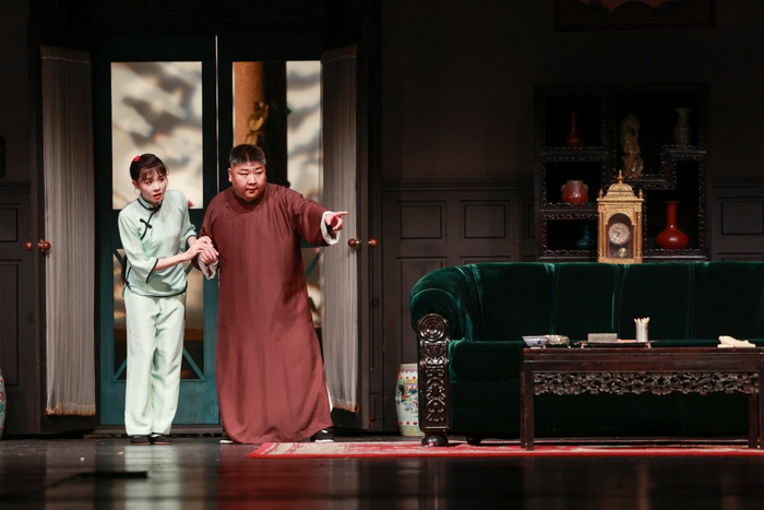 刘宸饰演鲁贵、伍宇辰柠饰演四凤
